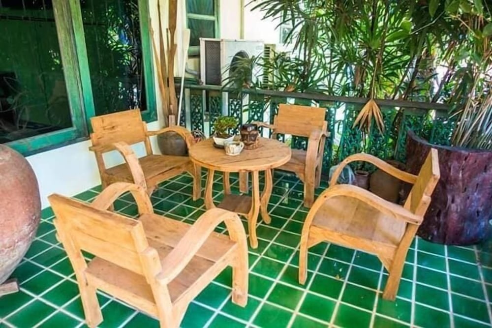 Фото Plus Hostel Ayutthaya