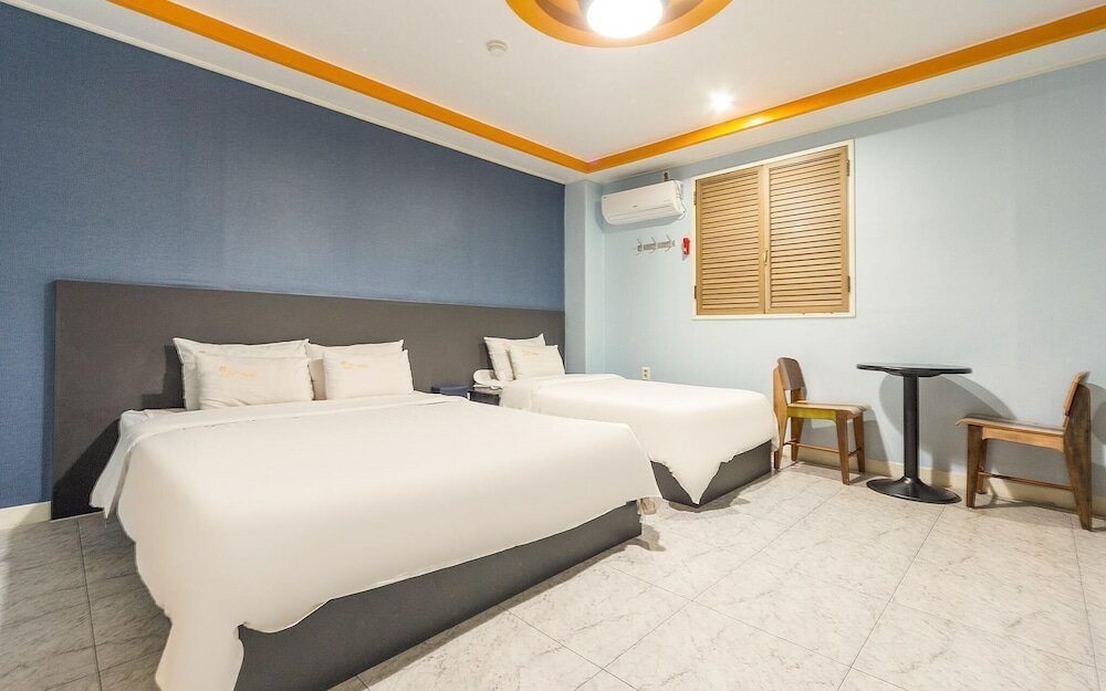 Фото Yeosu Hotel Sixty