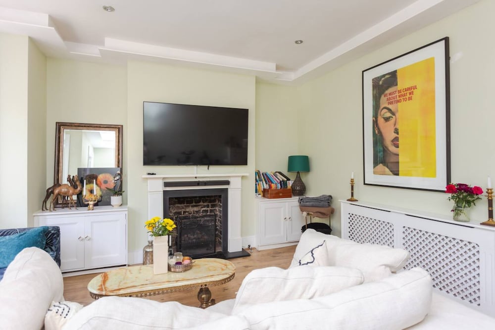 Фото Stunning 2 Bedroom Apartment in Maida Vale With a Garden