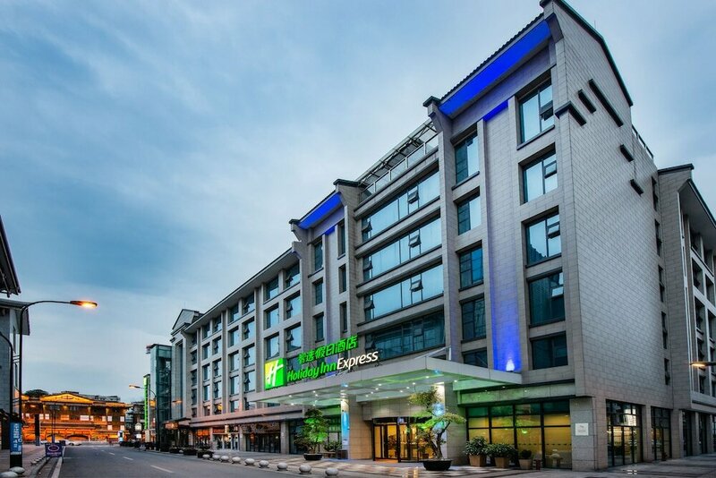 Гостиница Holiday Inn Express Dujiangyan Ancient City, an Ihg Hotel