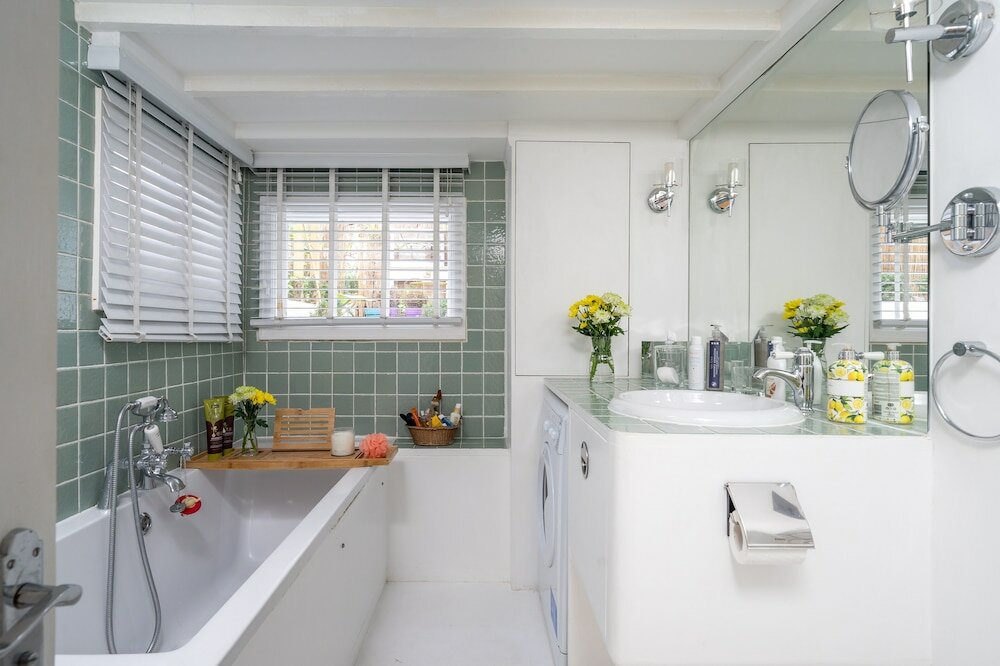 Фото Altido Colorful Apt W/Garden, In Shepherds Bush