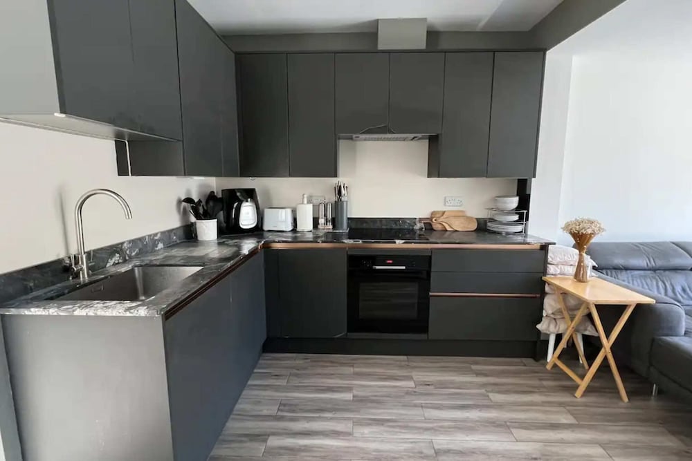 Фото Lovely 2bd Flat With Private Garden - Bounds Green