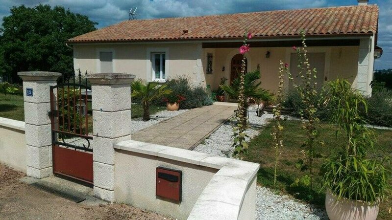 Гостиница Chambre & Table d'hotes Nontron - Le clos de Rapevache