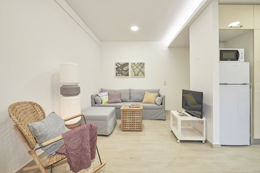 Фото Light Apartment W Balcony Apartment by TimeCooler