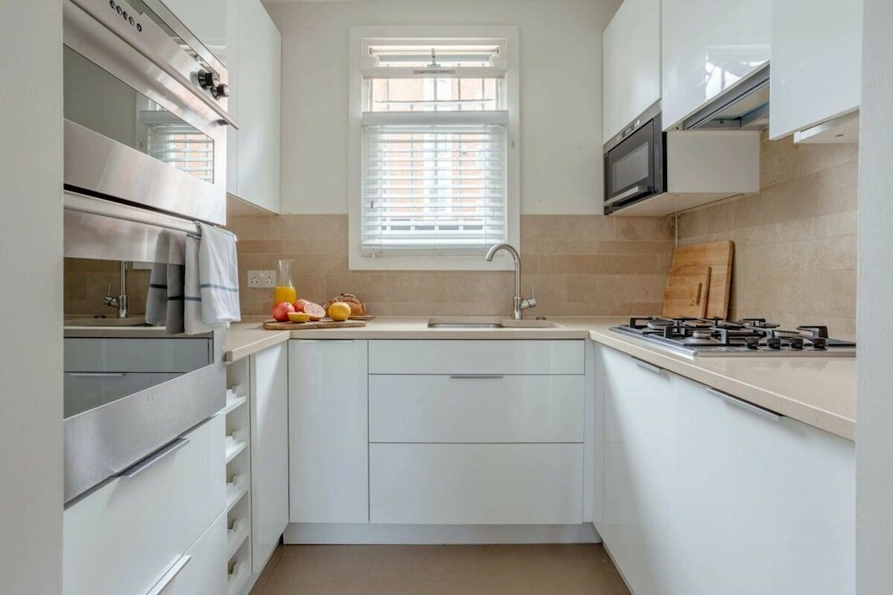 Фото Charmingly Unique and Recently Refurbished Watchman's Lodge in Camden Town