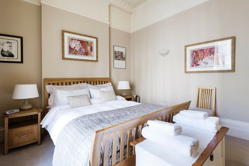 Фото Charming Victoria Home close to Buckingham Palace