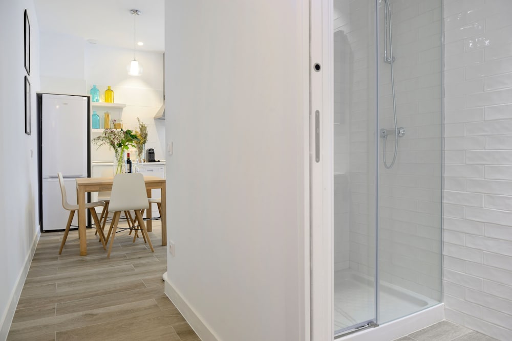 Фото Nqn Aparts & Suites Madrid