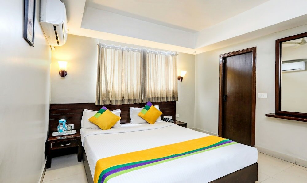 Фото Itsy by Treebo - Greenwood Inn And Suites