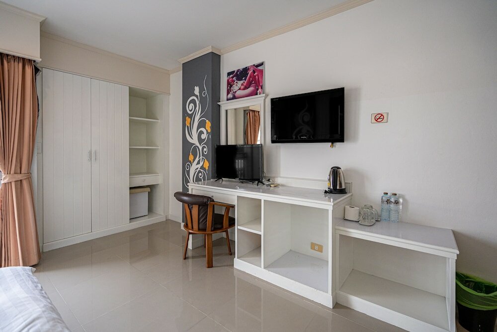 Фото Santi White House Patong Hotel