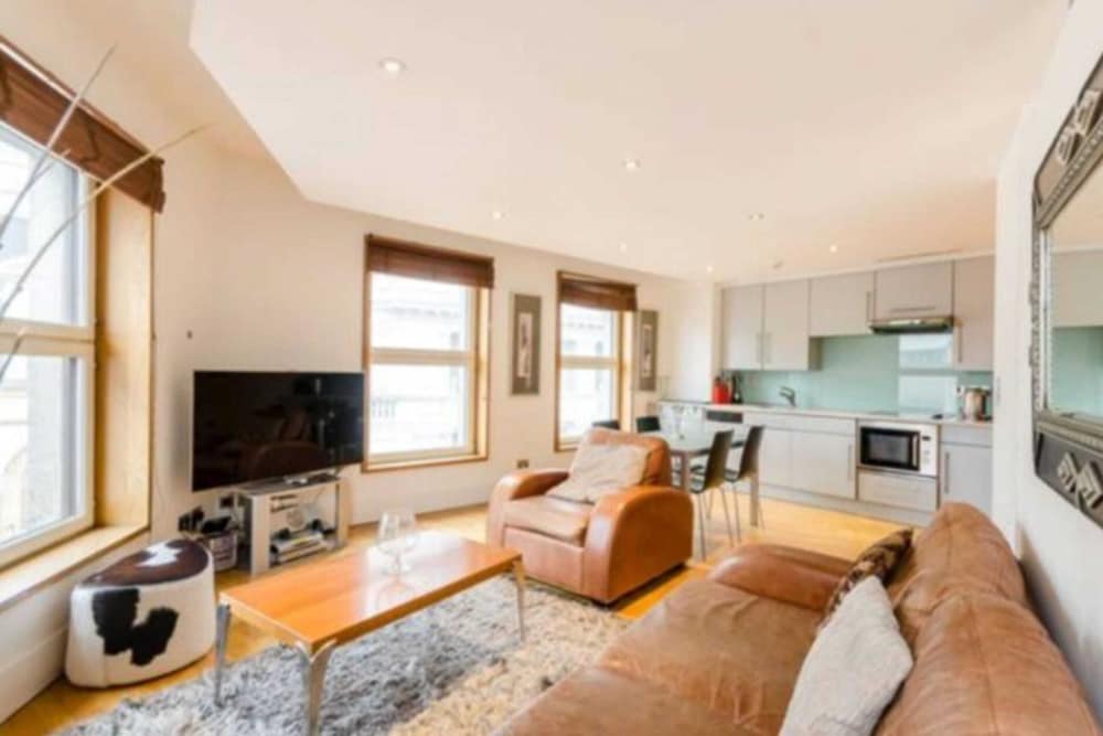 Фото Luxury Flat with Panoramic View of Piccadilly Circus