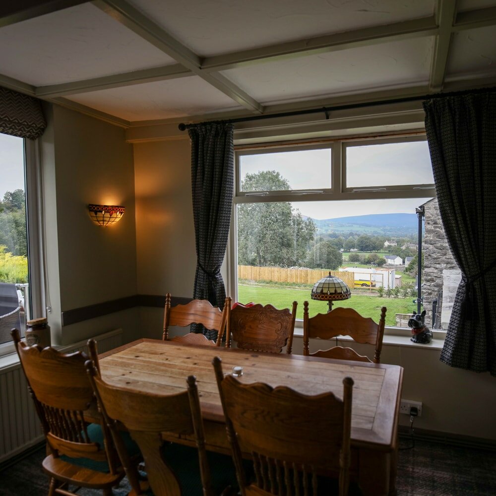 Фото Oyo Ye Olde Bowling Green Inn