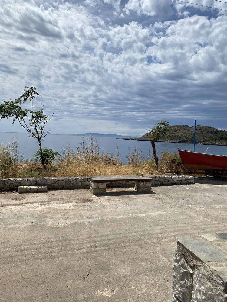 Фото Trahila stone house