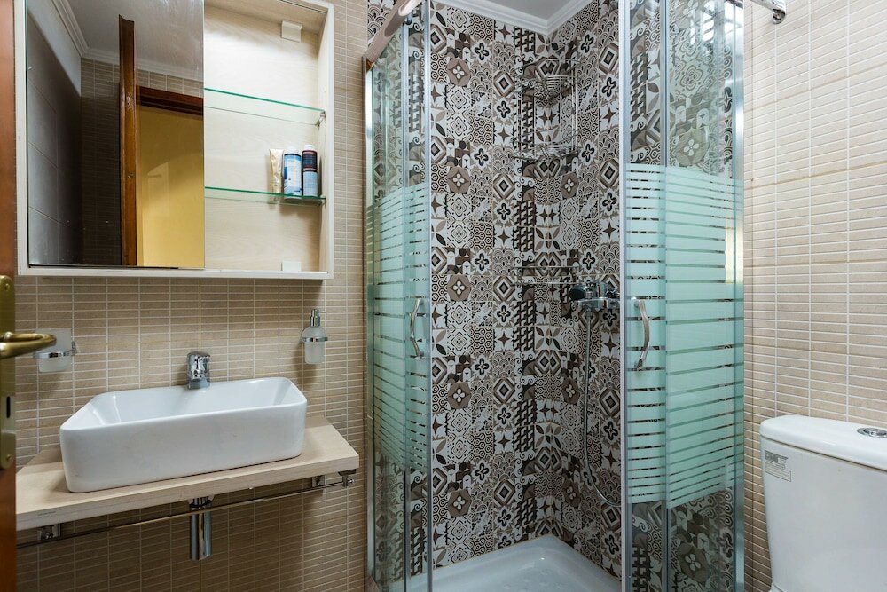 Фото Gorgeous Villa With Pool & Gardens