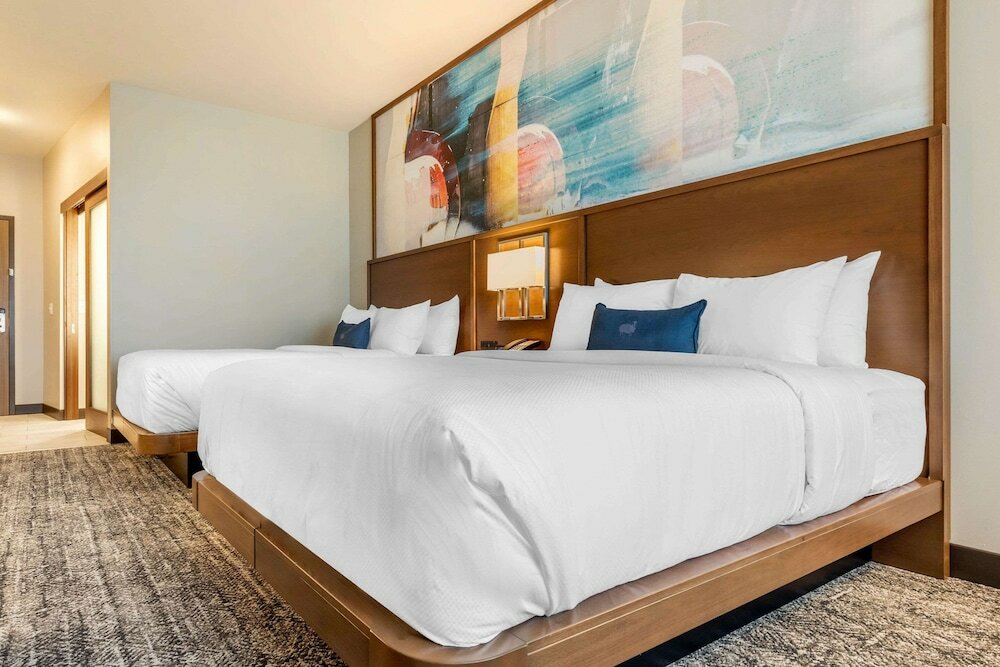 Фото Cambria Hotel Davenport Quad Cities