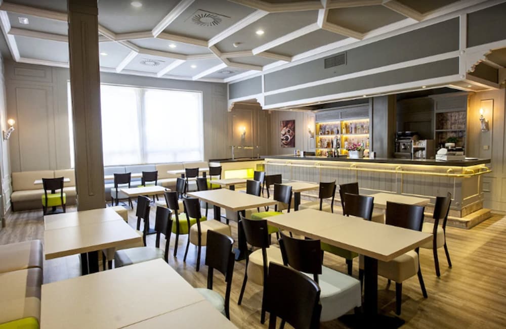 Фото Hotel Palacio de Valderrábanos