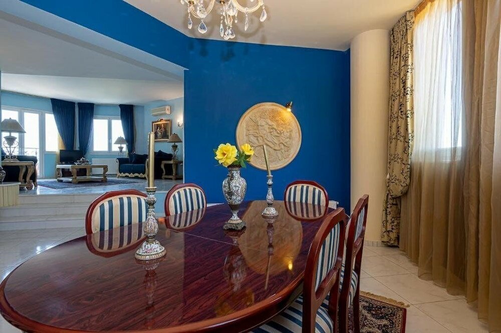 Фото Rafkos Hill Mansion