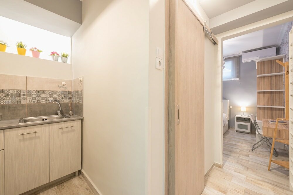 Фото Welcoming Koukaki Home by Cloudkeys