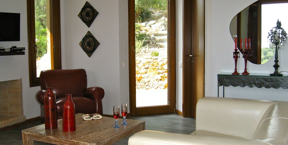 Фото Poikilma Alonissos Villas