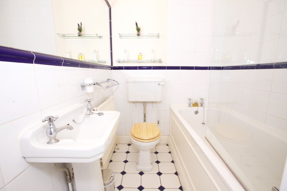 Фото Altido Luxurious 2br flat in Pimlico, near Warwick sq