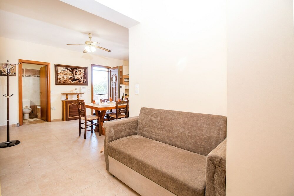 Фото Cozy Family Home Near the Beach