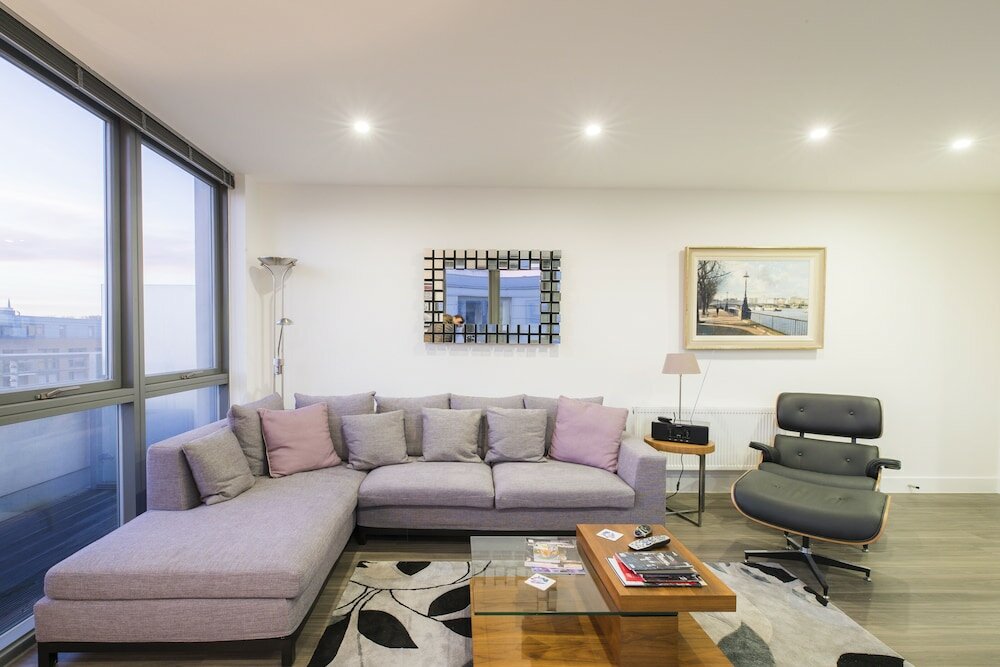 Фото Altido Trendy Islington Flat for 2 with Patio