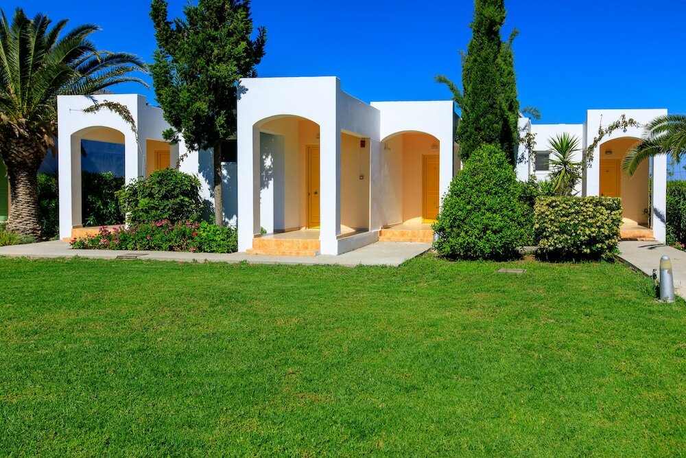 Фото Sovereign Beach Hotel - All Inclusive