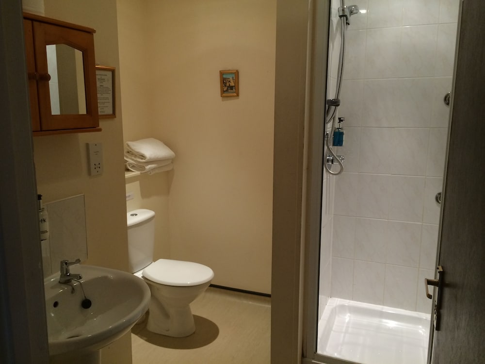 Фото Half Moon Hotel and Restaurant