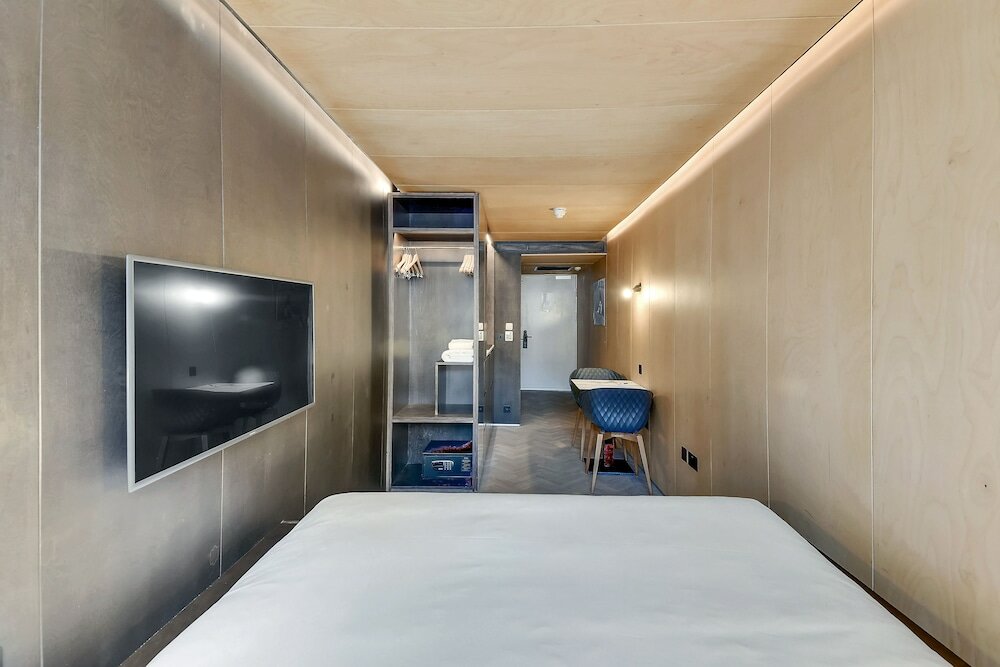 Фото StowAway Waterloo