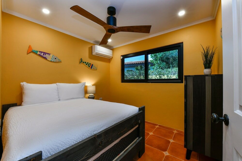 Фото Newly Renovated! Polynesian Themed in Noord!