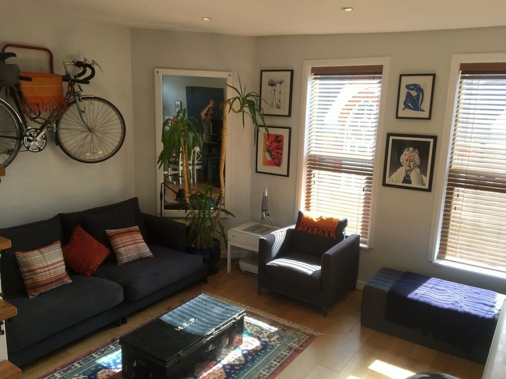 Фото Charming 1 Bed Near Tube with Parking Permit