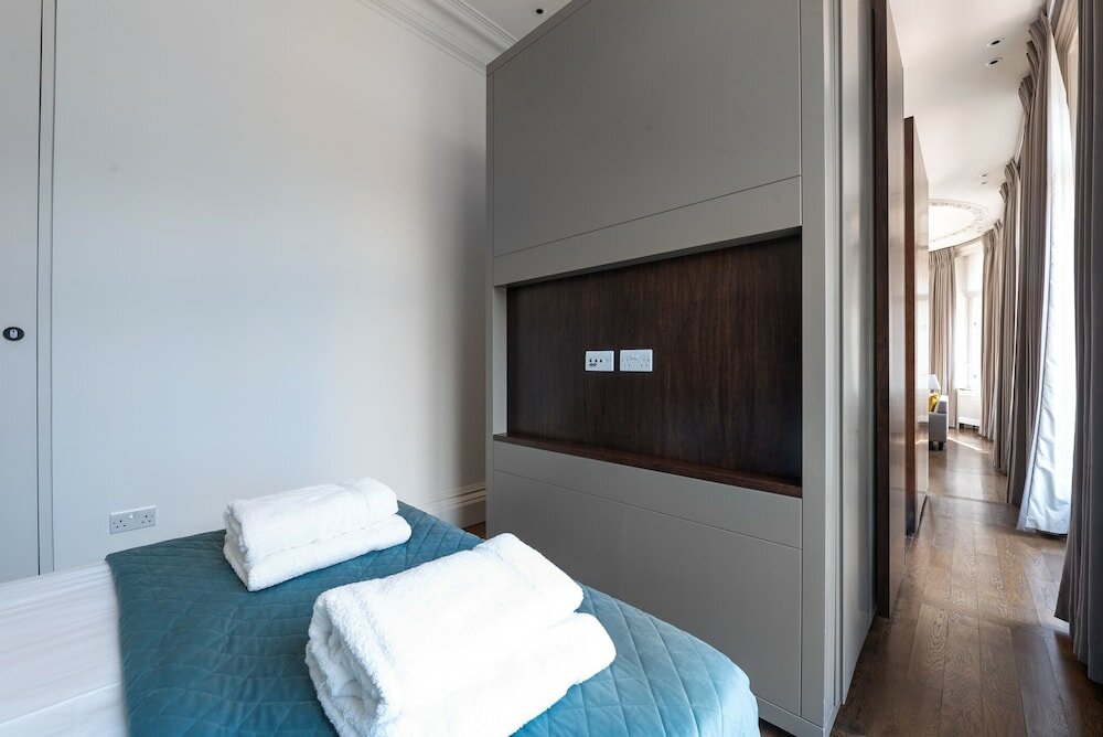 Фото Grosvenor Gardens by Capital