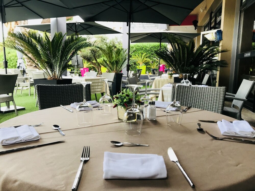 Фото Grand Hôtel de Nîmes