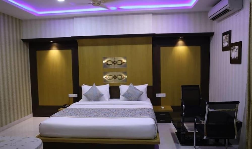 Фото Iroomz Hotel Sr Grand