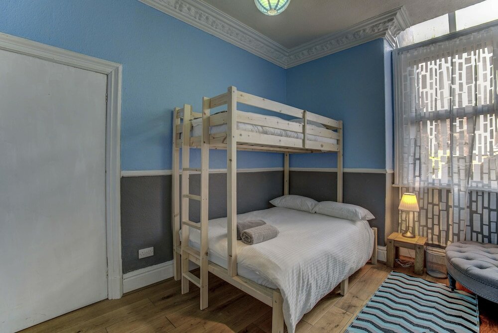 Фото Levenshulme Self-Catering Townhouse