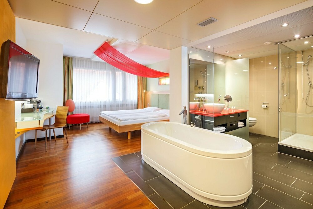 Фото Ramada by Wyndham Baden Hotel du Parc