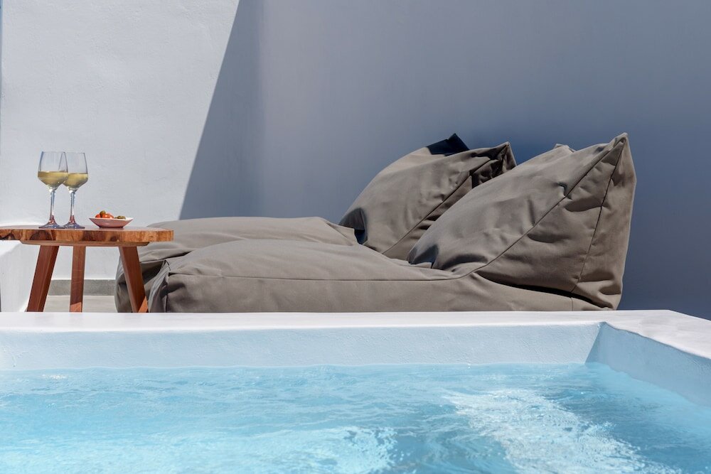 Фото Earino Suites & Villas