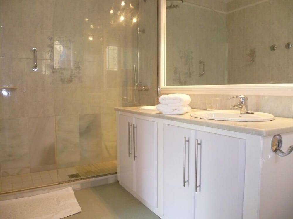 Фото Great Villa Close To Beach - Marbella