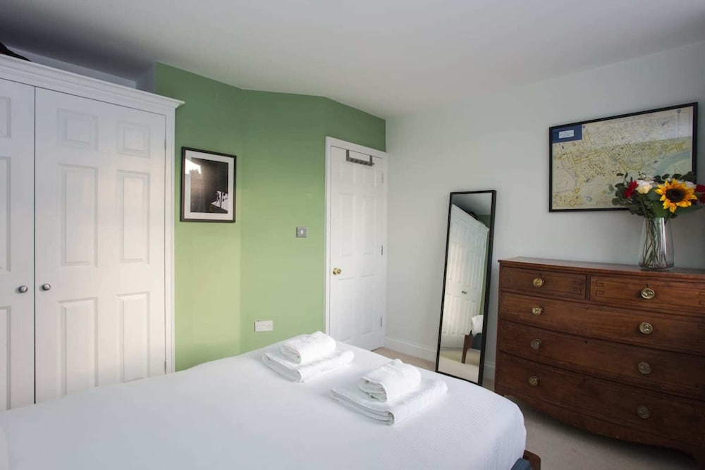 Фото Lovely 2 Bedroom Flat Near Whitechapel Station