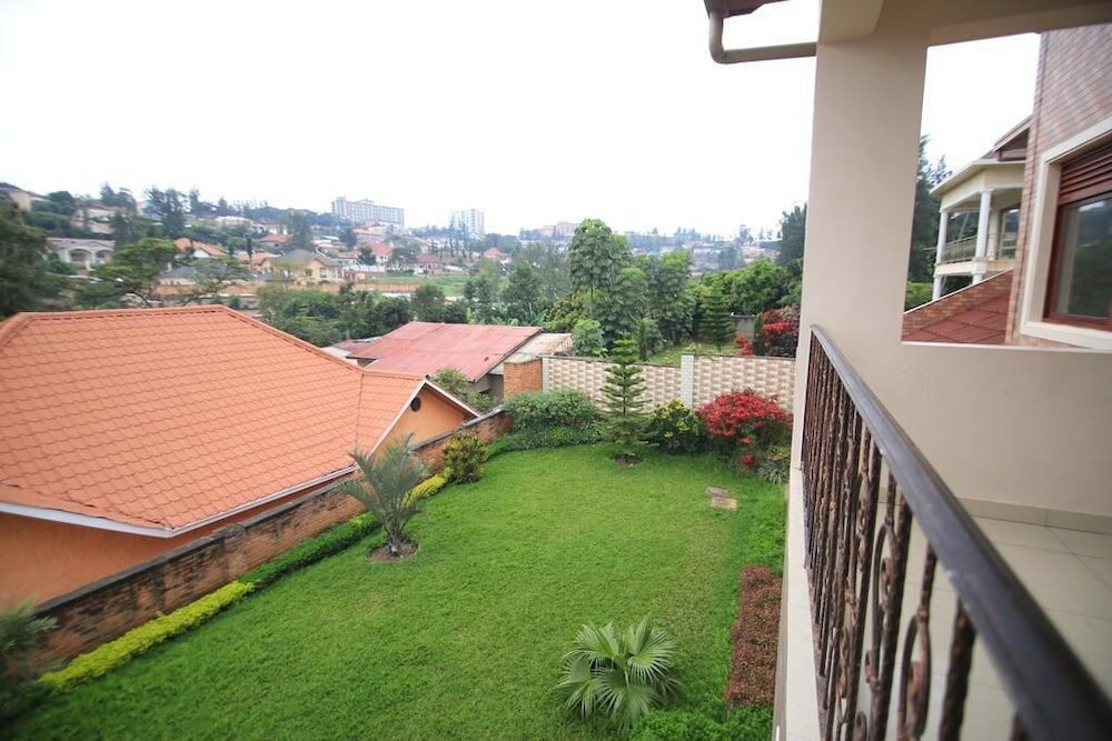 Фото Um Apartments