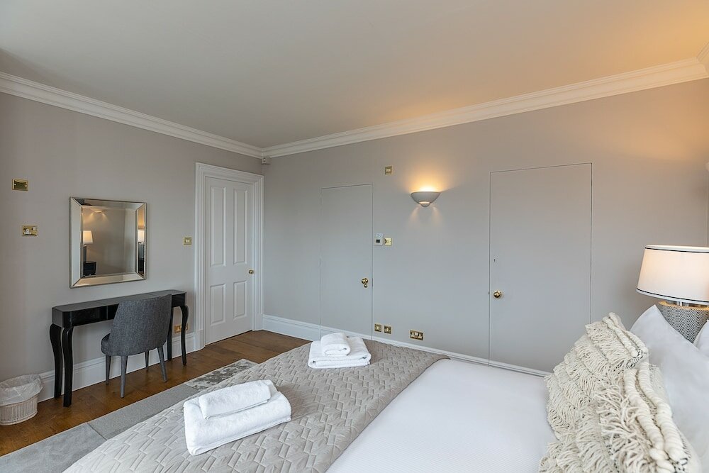 Фото Altido Stylish Flat near Mayfair & Piccadilly Circus