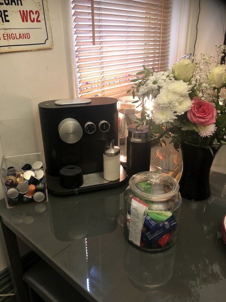 Фото Charing Cross Rooms - B&b