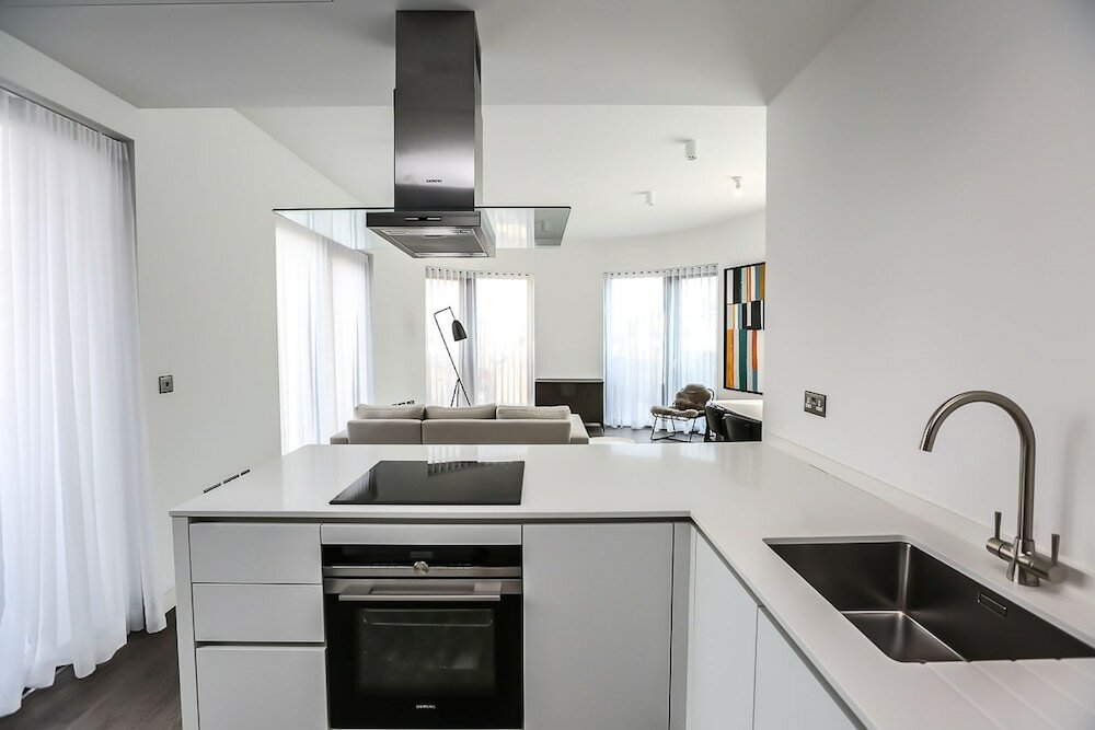 Фото King John Court Apartments