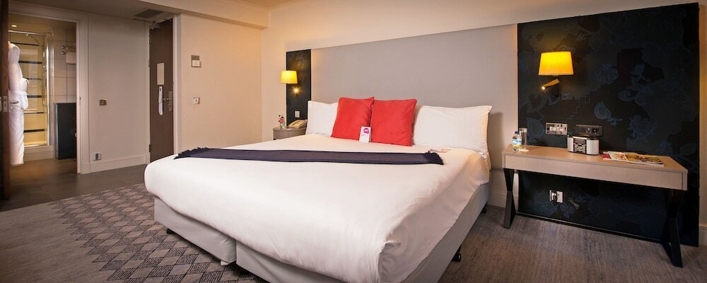 Фото DoubleTree by Hilton London Kensington