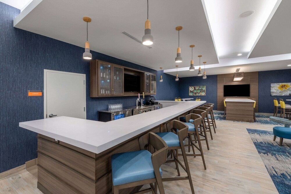 Фото La Quinta Inn & Suites by Wyndham Round Rock near Kalahari