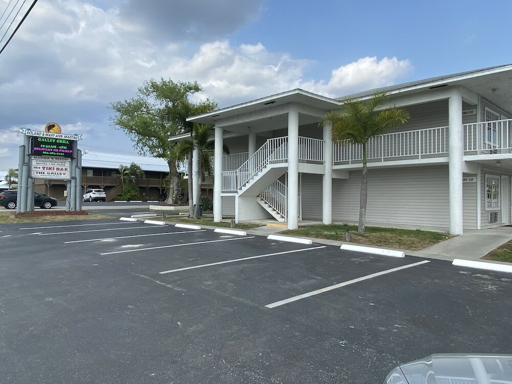 Фото Roland and Mary Ann Martin Resort