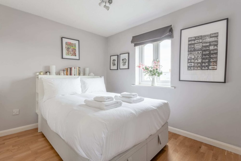 Фото Chic and Cosy 1 Bed Flat in Nw-london