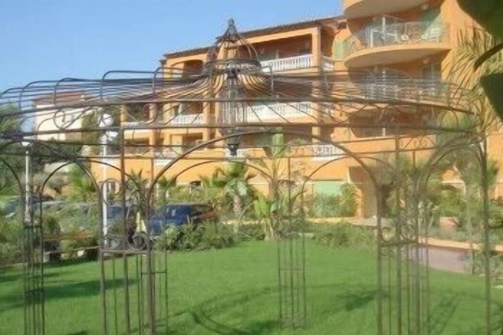 Фото Hotel Lou Castelet