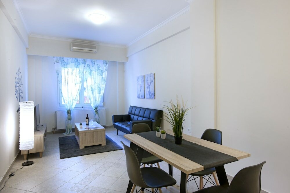 Фото Comfortable Apartment At The Foot of The Odeon of Herodes Atticus