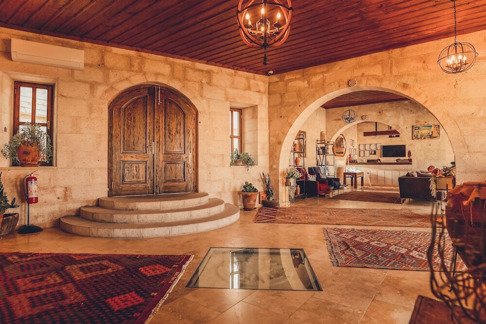 Фото Nino Cave Suites