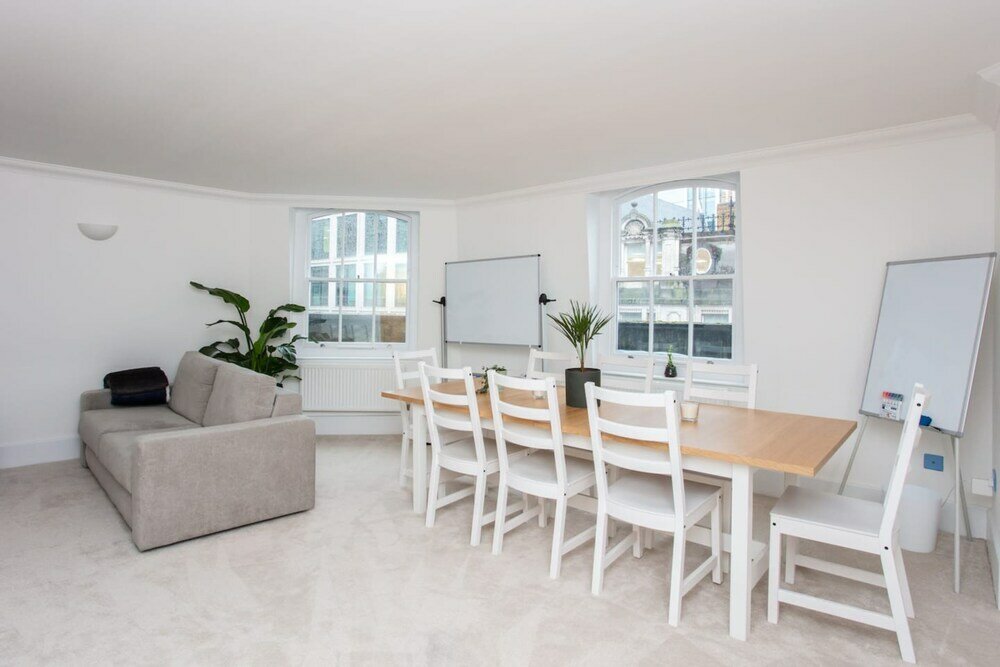Фото Modern 2 Bedroom Apartment in the Heart of London